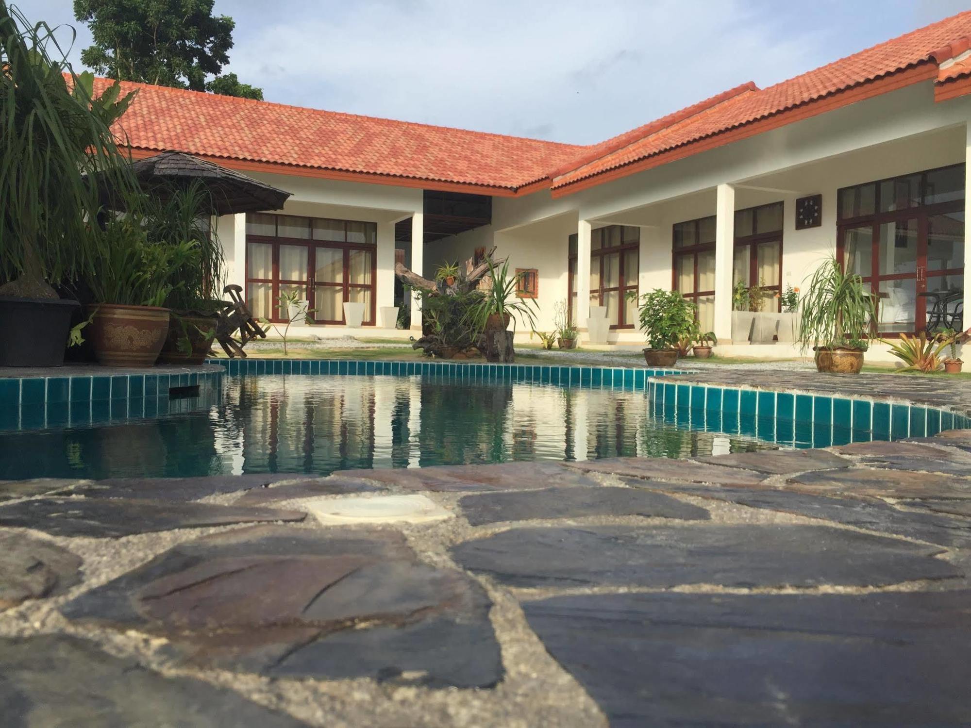 Tree Roots Retreat Hotel Районг Екстериор снимка