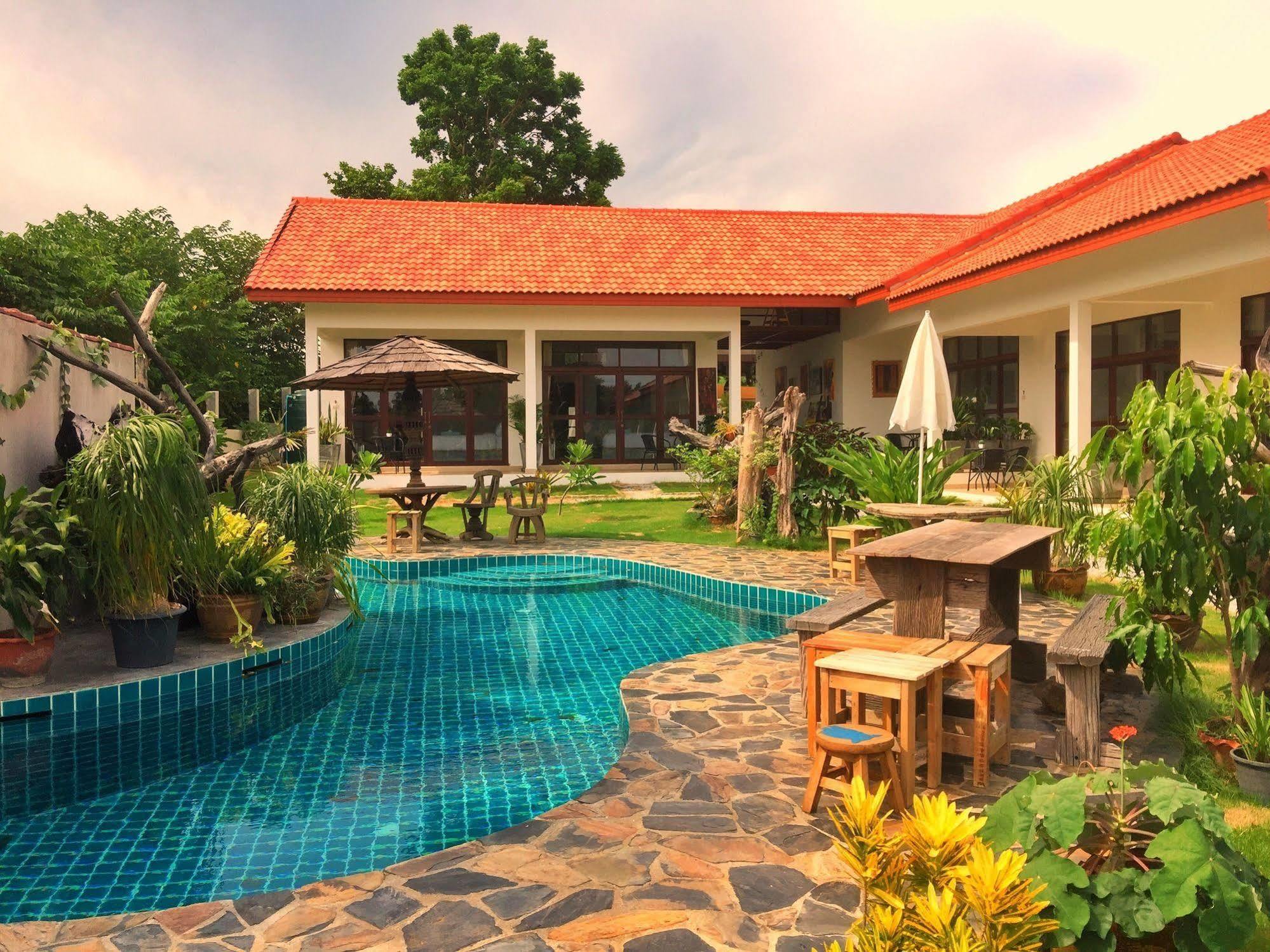 Tree Roots Retreat Hotel Районг Екстериор снимка