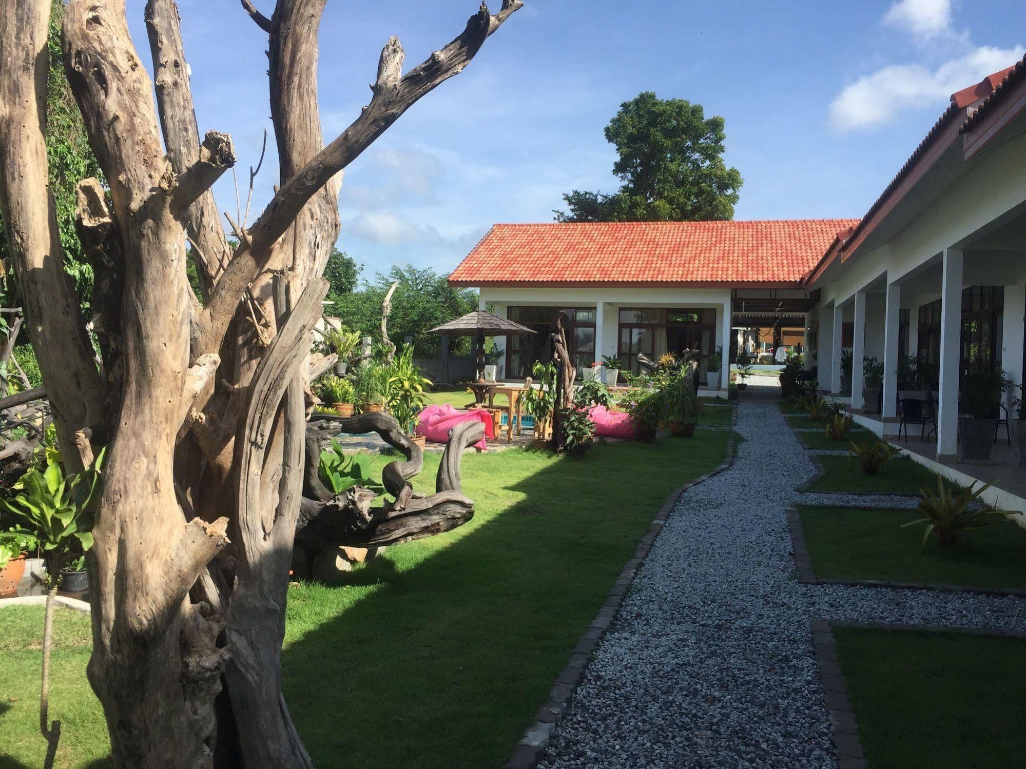 Tree Roots Retreat Hotel Районг Екстериор снимка