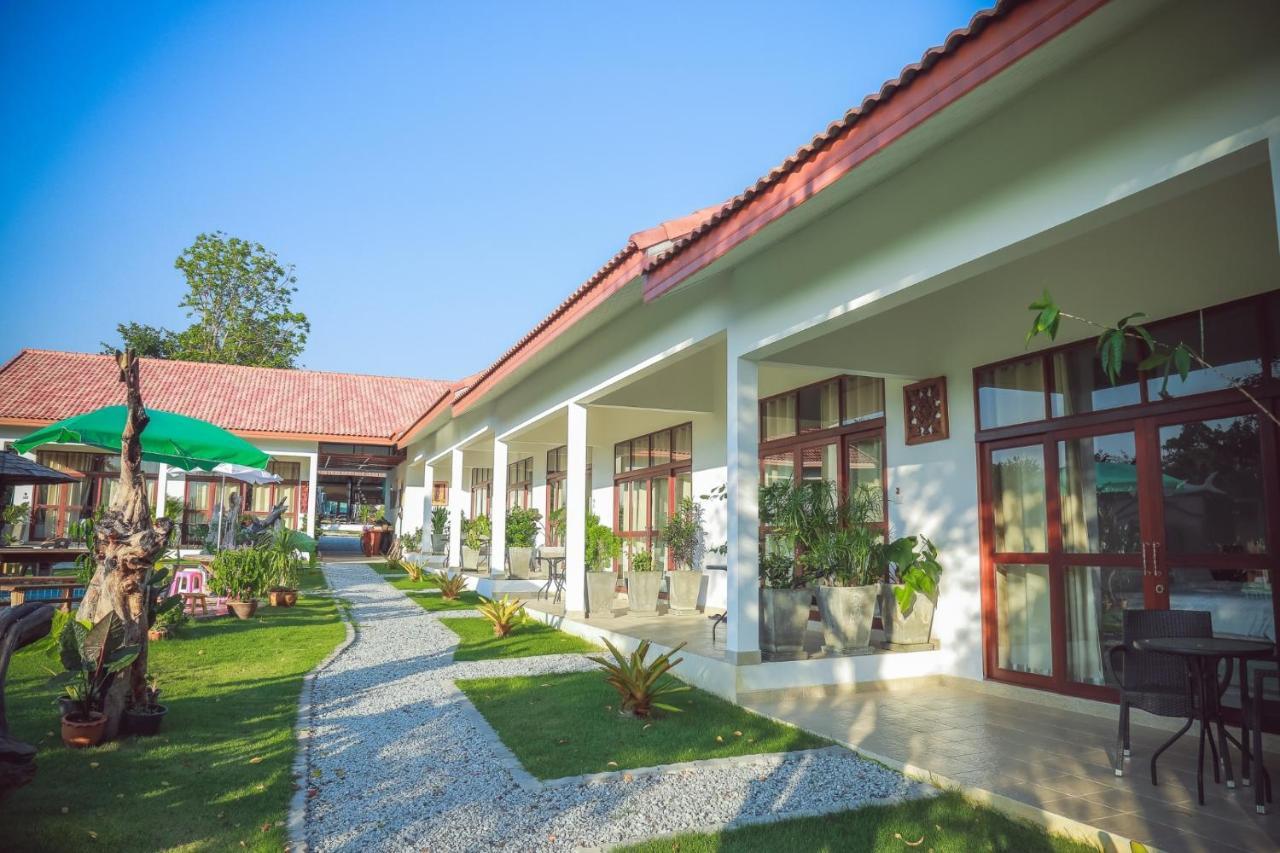 Tree Roots Retreat Hotel Районг Екстериор снимка